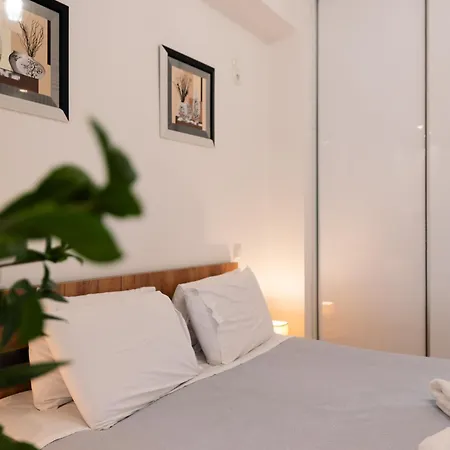 Modern A Apartment *