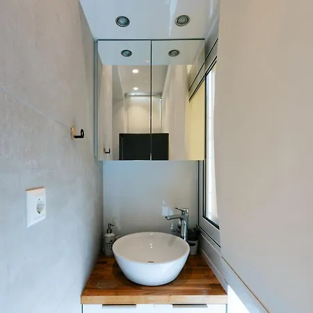 Modern A Apartment *