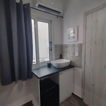 Athina Apartment *