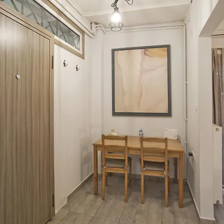 Breezy Apartment *