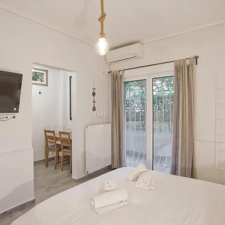 Breezy Apartment Athens