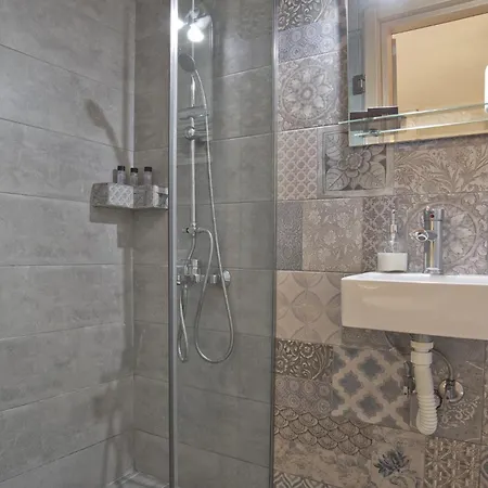 Breezy Apartment Athens