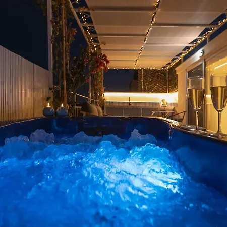 Aristotelus Jacuzzi & Acropolis View *