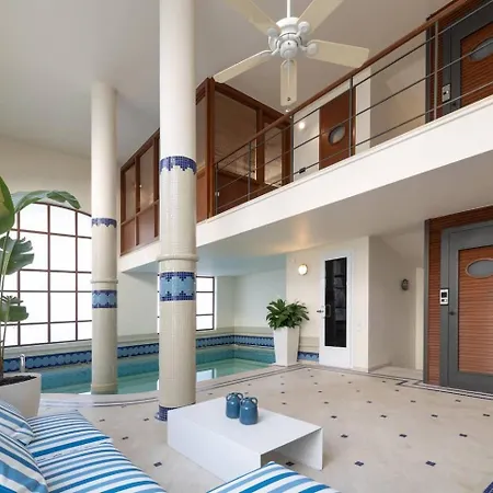 Ma Maison Downtown N°8, Indoor Heated Pool Villa