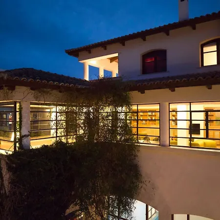 Ma Maison Downtown N°8, Indoor Heated Pool Villa *
