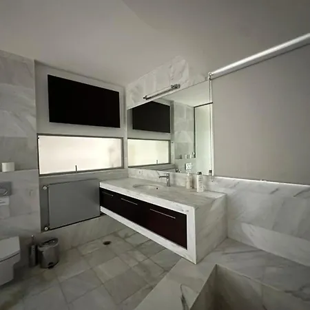Apartment Spacious Stylish Flat At Acropolis Area!