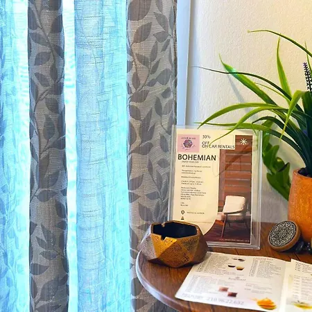 Bohemian In Glyfada Apartment