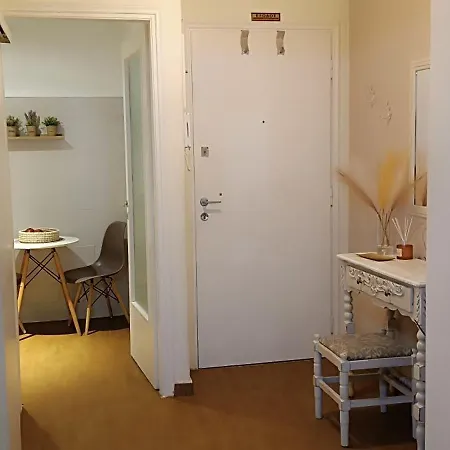 Central, Cozy & Vintage Apartment