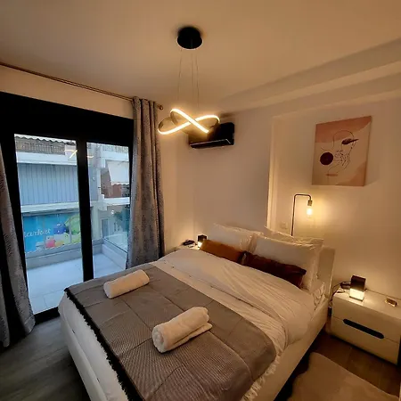 Fabilicious - 2 Apartments- Romantic Jacuzzi & Spacious Family Comfort