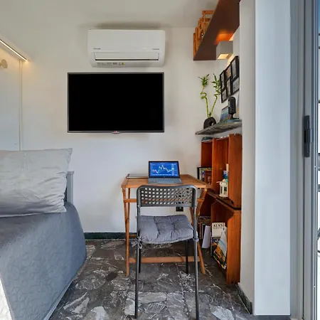 At Your Feet - Modern Loft With A View Athens