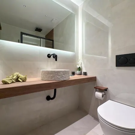 Modern Temple Of Athina 1 & 2 Apartment *