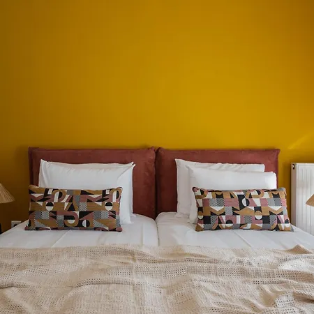 Apartment Athens' Gem: Fun, Sun & Your Koukaki Run! Athens