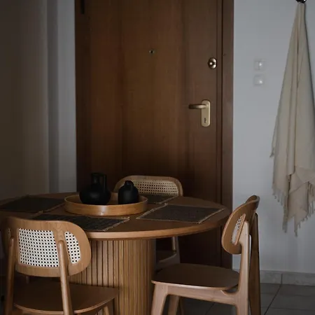 Athens' Gem: Fun, Sun & Your Koukaki Run! Apartment *