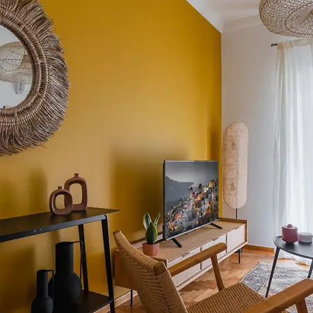 Athens' Gem: Fun, Sun & Your Koukaki Run! Apartment