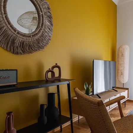 Athens' Gem: Fun, Sun & Your Koukaki Run! Apartment