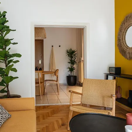 Apartment Athens' Gem: Fun, Sun & Your Koukaki Run!