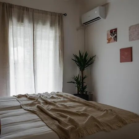 Athens' Gem: Fun, Sun & Your Koukaki Run! Apartment