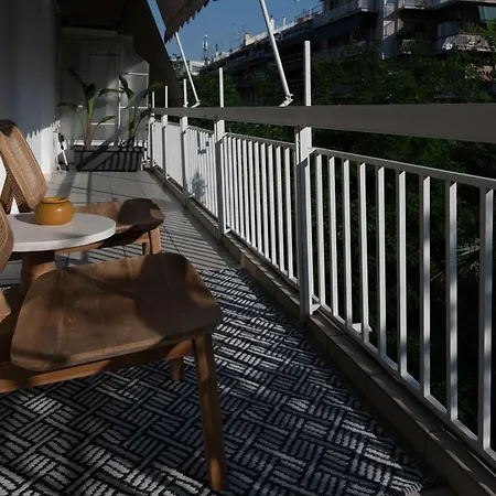 Apartment Athens' Gem: Fun, Sun & Your Koukaki Run! *