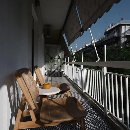 Apartment Athens' Gem: Fun, Sun & Your Koukaki Run! Athens