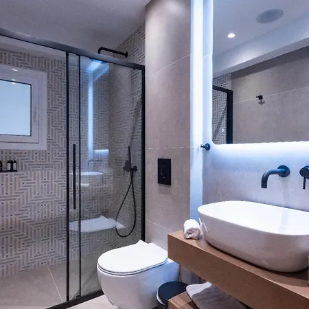 Aristo129 - Stylish Urban Retreat Balcony By Metro Apartment Athens