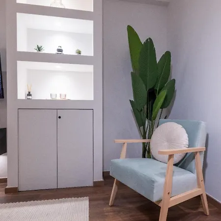 Aristo129 - Stylish Urban Retreat Balcony By Metro Apartment *