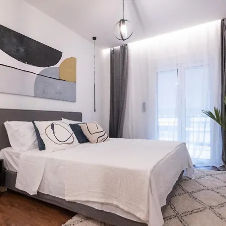 Aristo129 - Stylish Urban Retreat Balcony By Metro *
