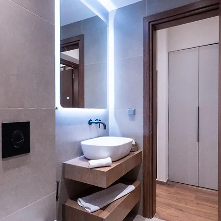 Aristo129 - Stylish Urban Retreat Balcony By Metro * Athens