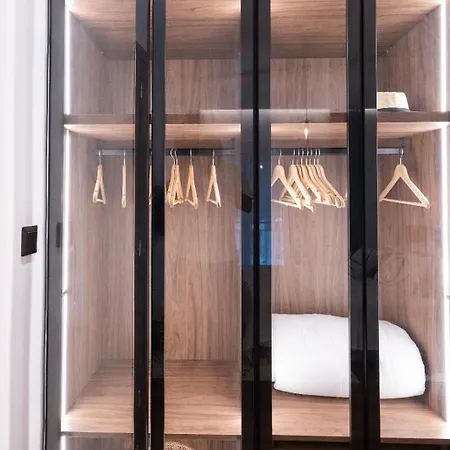 Apartment Aristo129 - Stylish Urban Retreat Balcony By Metro