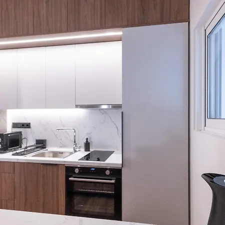 Aristo129 - Stylish Urban Retreat Balcony By Metro Apartment *