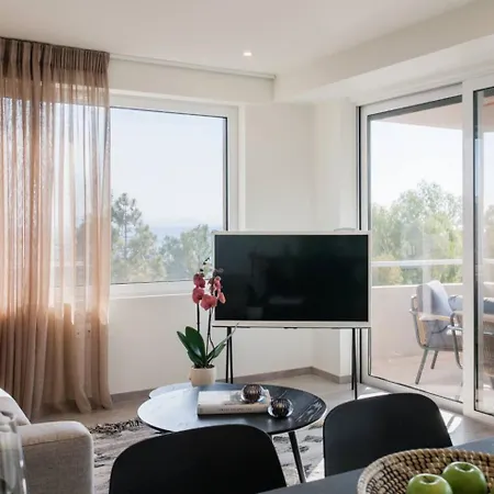 2bdr Riviera Sea View By The Olon
