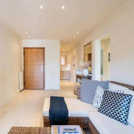 2bd Sunny Close To The