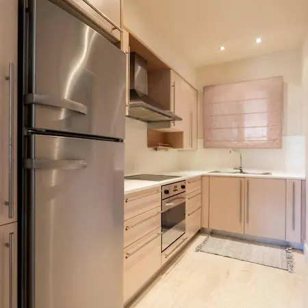 2bd Sunny Close To The Apartment