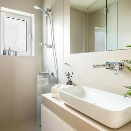 Apartment 2bd Sunny Close To The