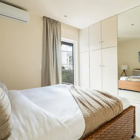 2bd Sunny Close To The Apartment *