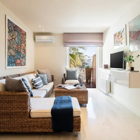 2bd Sunny Close To The Athènes