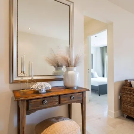 2bd Sunny Close To The