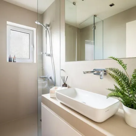 2bd Sunny Close To The Appartement
