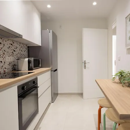 Seaside Elegance Brand New 2bd Luxury Athens