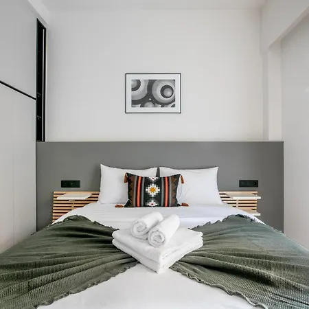 Belmont - 2 Bedroom & Balcony In 아테네
