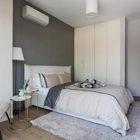 2 Level Beachfront Luxury By The Olon Apartment