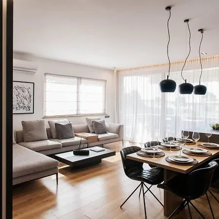 2 Level Beachfront Luxury By The Olon Apartment *