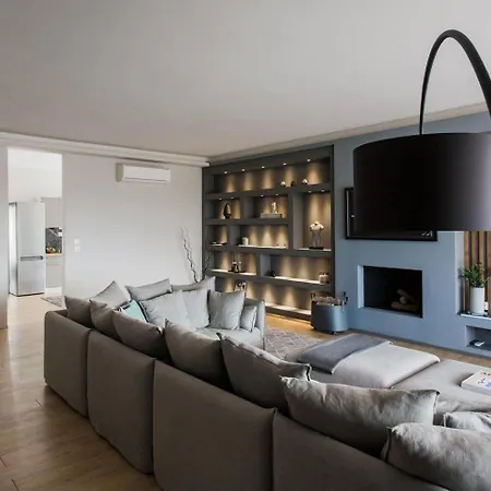 2 Level Beachfront Luxury By The Olon Apartment