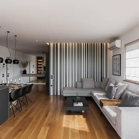 2 Level Beachfront Luxury By The Olon Apartment *