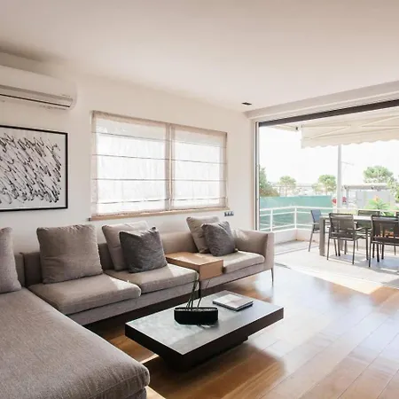 2 Level Beachfront Luxury By The Olon