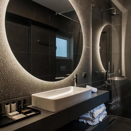 2 Level Beachfront Luxury By The Olon Apartment