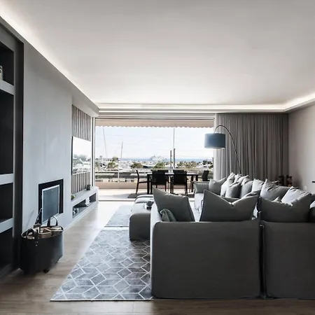 2 Level Beachfront Luxury By The Olon Apartment
