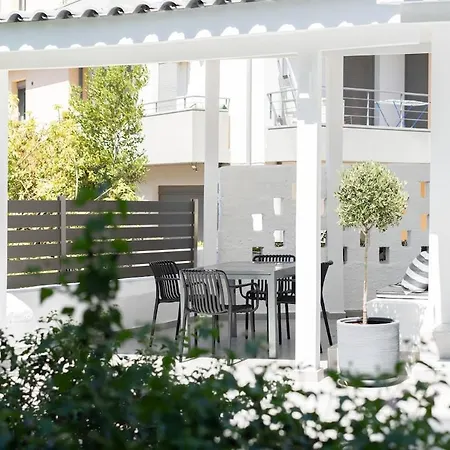 Modern 2bdr On Riviera Villa Athene