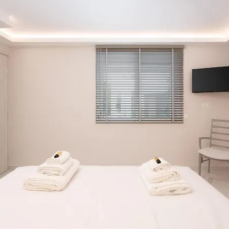 Modern 2bdr On Riviera Athene