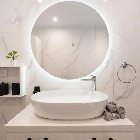 Modern 2bdr On Riviera * Athene