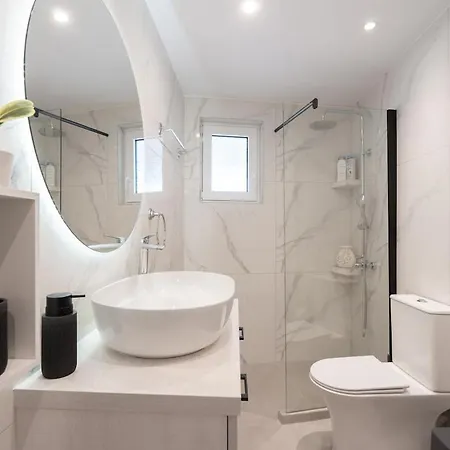 Villa Modern 2bdr On Riviera Athene